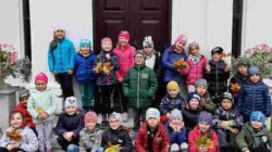 Pierwszoklasiści na wycieczce w nadleśnictwie Tuszyma